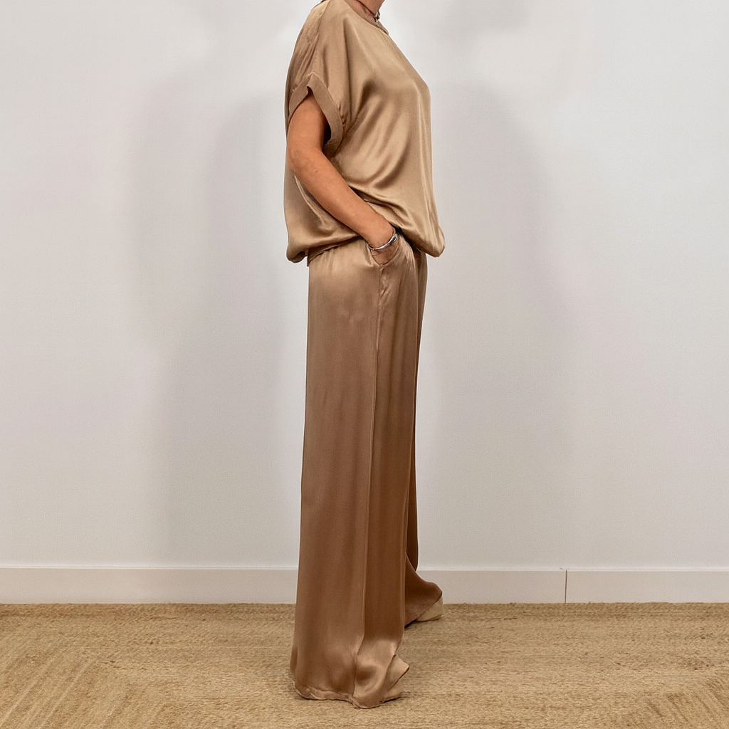 Elegant Satin-Jumpsuit – Raffinerad Stil med Oansträngd Grace