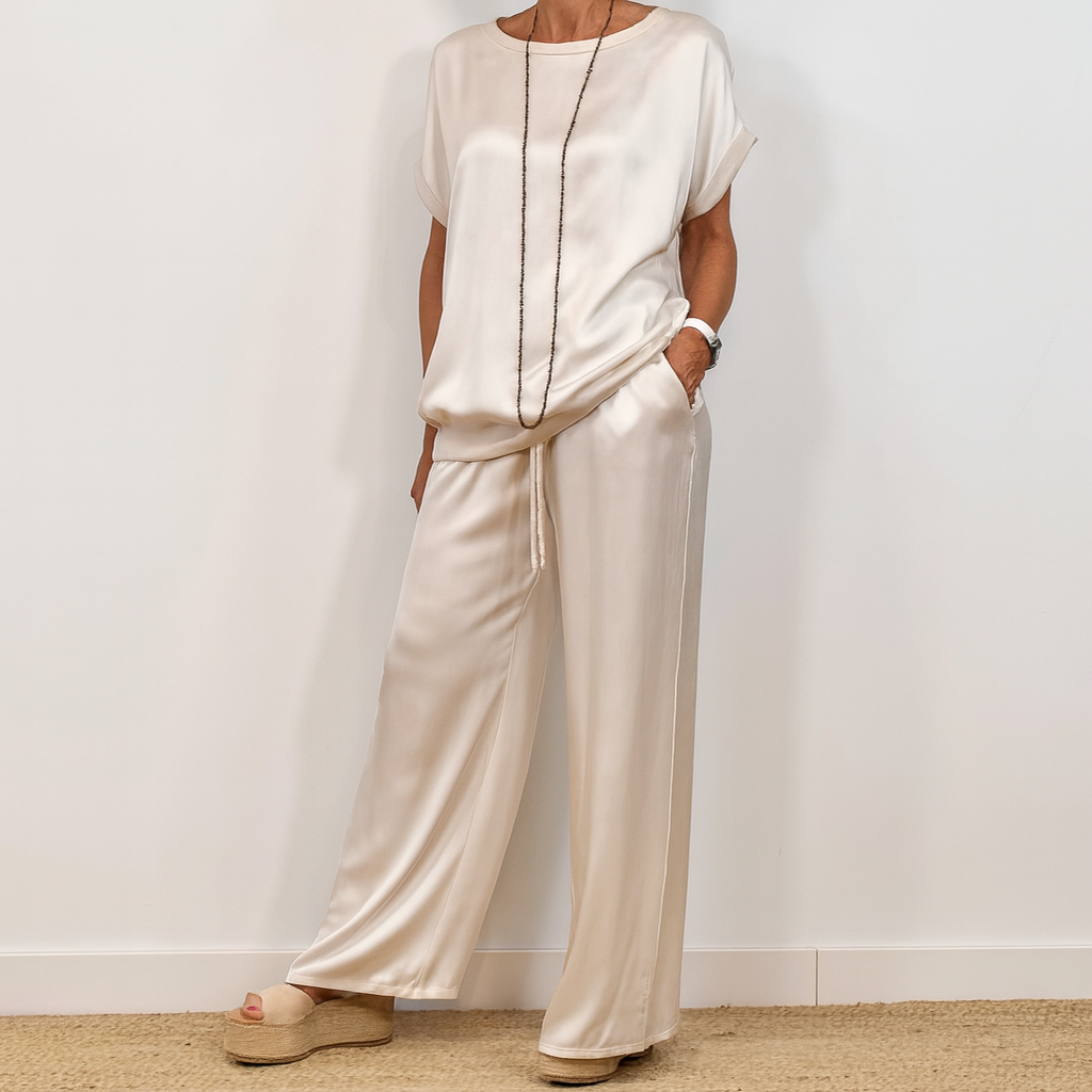 Elegant Satin-Jumpsuit – Raffinerad Stil med Oansträngd Grace
