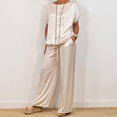 Elegant Satin-Jumpsuit – Raffinerad Stil med Oansträngd Grace