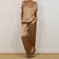 Elegant Satin-Jumpsuit – Raffinerad Stil med Oansträngd Grace