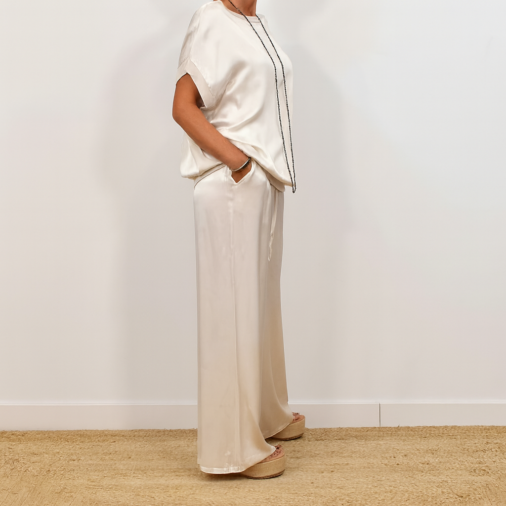 Elegant Satin-Jumpsuit – Raffinerad Stil med Oansträngd Grace