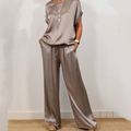 Elegant Satin-Jumpsuit – Raffinerad Stil med Oansträngd Grace