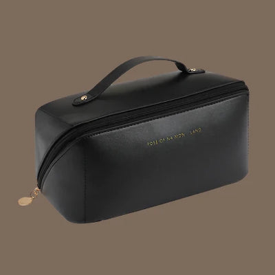 Ottje - Generöst utformad sminkväska